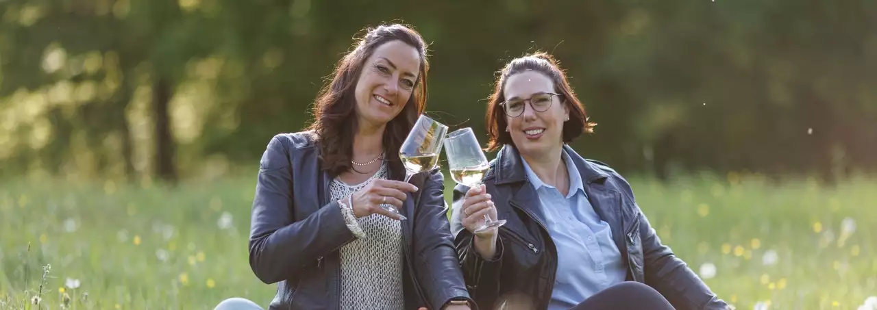 Claudia, Andrea und Weißwein